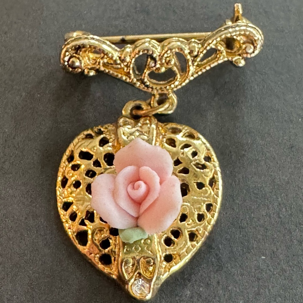 Rose & Heart Pin - Picture 3 of 5